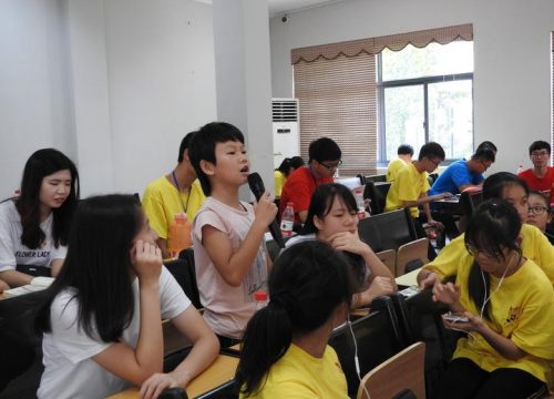“中国寻根之旅”夏令营宁波书法分营的华裔青少年们和汉字杠上了！